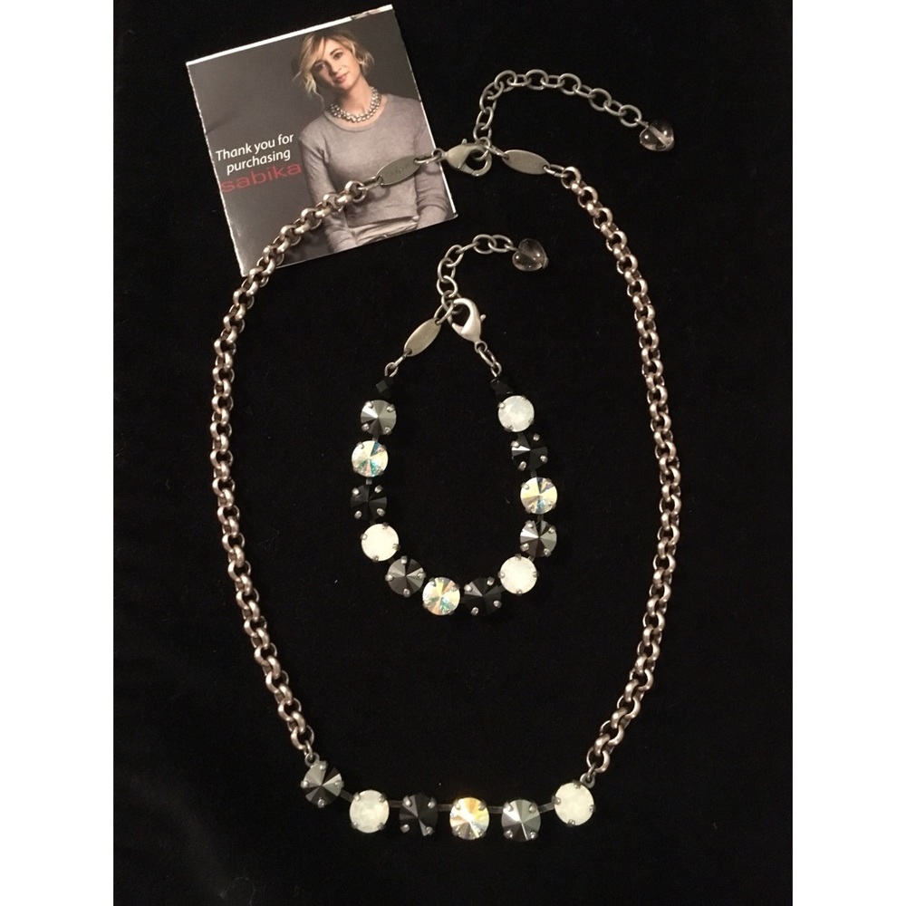 Sabika black and white necklace and bracelet